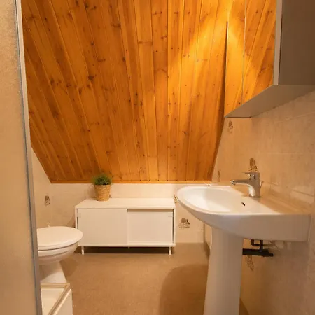 Apartment 6 Pers Au Coeur Des Montagnes Pyreneennes Linge De Maison Et Papier Toilette Non Fournis *